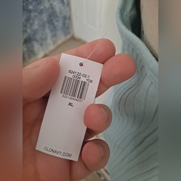 Old Navy cropped ribbed tank top - Picture 7 of 8